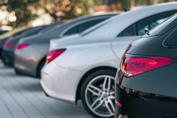 Combien coûte une voiture de la marque Mercedes ?