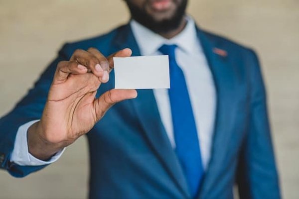 À quelle structure confier sa demande de carte grise ?