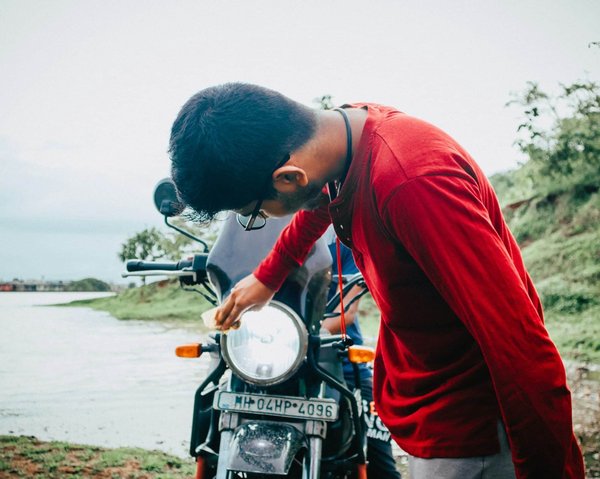 Quelles sont les meilleures pratiques pour laver sa moto sans l'endommager ?