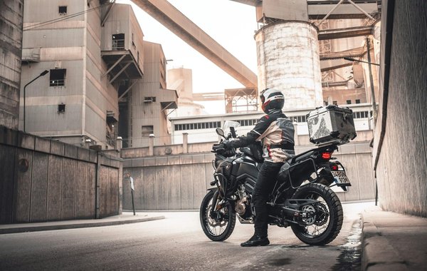 Quelles modifications sont recommandées pour une Honda Africa Twin en rallye-raid ?