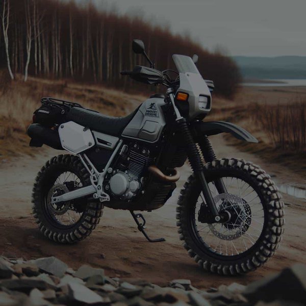 Quels ajustements sur une Suzuki DR650 sont nécessaires pour améliorer le confort sur terrain accidenté ?